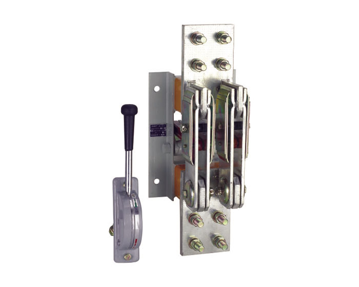 HD13、HS13系列電動式和手動式大電流刀開關(guān)